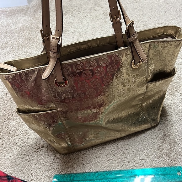 Authentic used Micheal Kors bag - Picture 2 of 8